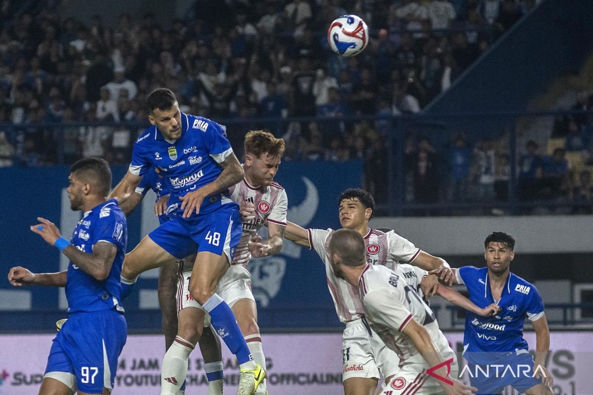 Tentu! Berikut beberapa alternatif judul untuk "Rangkaian Jadwal Persib Bandung di Agustus 2025":

1. "Jadwal Pertandingan Persib Bandung Bulan Agustus 2025"
2. "Rincian Pertandingan Persib Bandung di Agustus 2025"
3. "Agenda Pertandingan Persib Bandung untuk Agustus 2025"
4. "Daftar Pertandingan Persib Bandung: Agustus 2025"
5. "Persib Bandung: Jadwal Pertandingan Agustus 2025"
6. "Rangkaian Laga Persib Bandung di Bulan Agustus 2025"
7. "Jadwal Lengkap Persib Bandung Agustus 2025"
8. "Persib Bandung di Agustus 2025: Jadwal Pertandingan"

Silakan pilih salah satu yang sesuai dengan kebutuhan Anda!